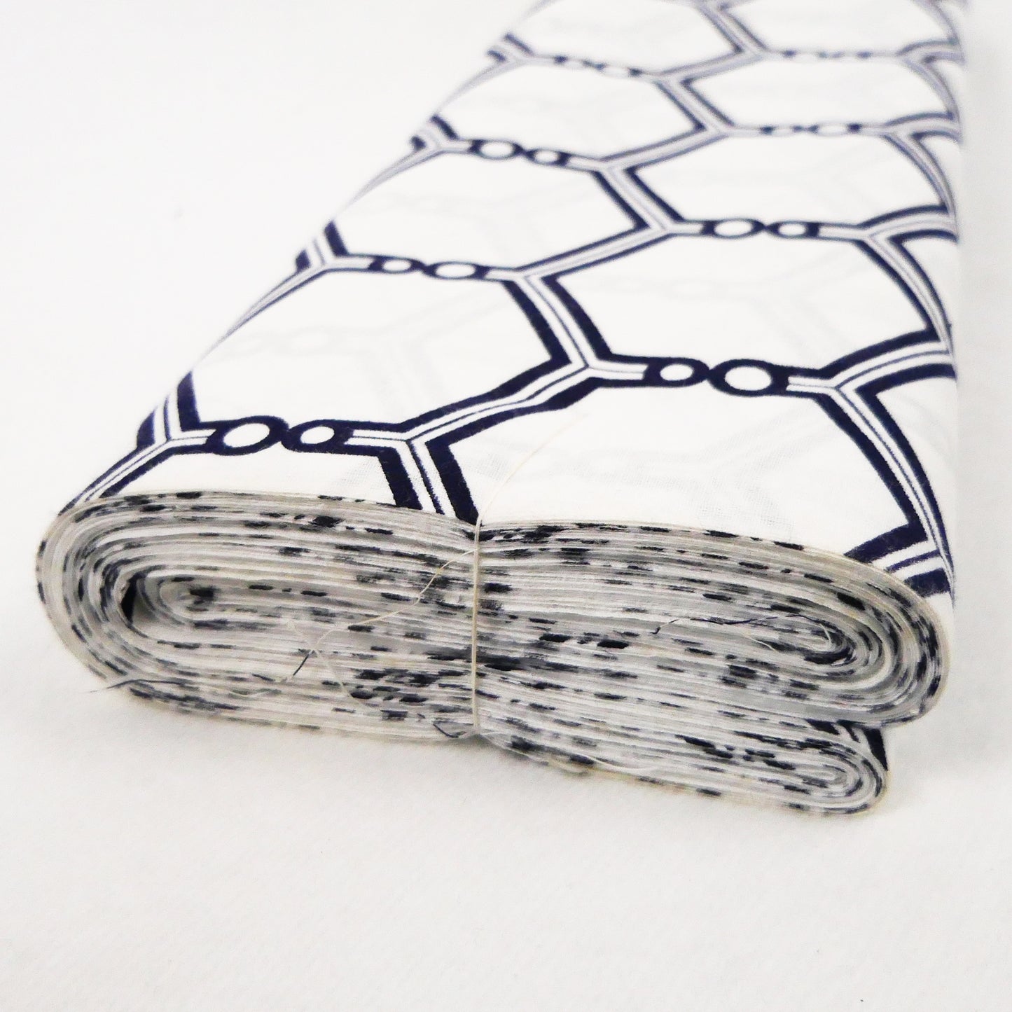 Vintage Indigo Dyed Tortoiseshell Pattern White Cotton Yukata Cloth